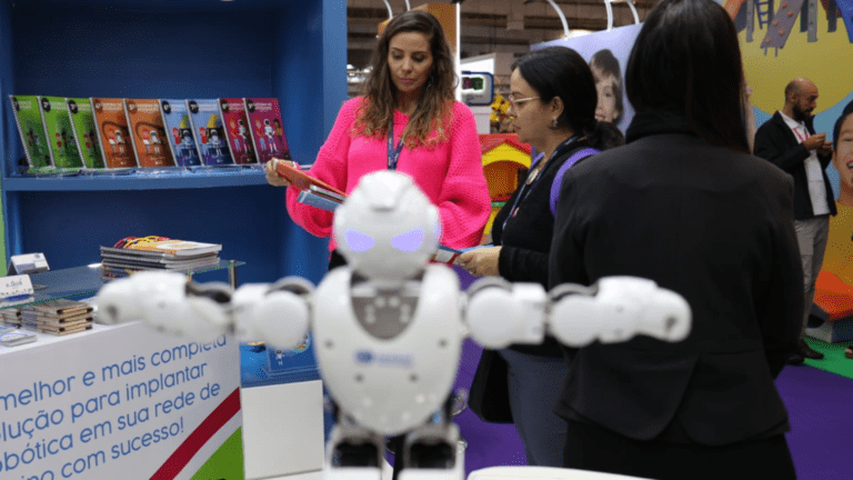 Bett Brasil 2022: 30 mil visitantes devem conhecer o EduCAR e se encantar pela metodologia única no ensino de robótica