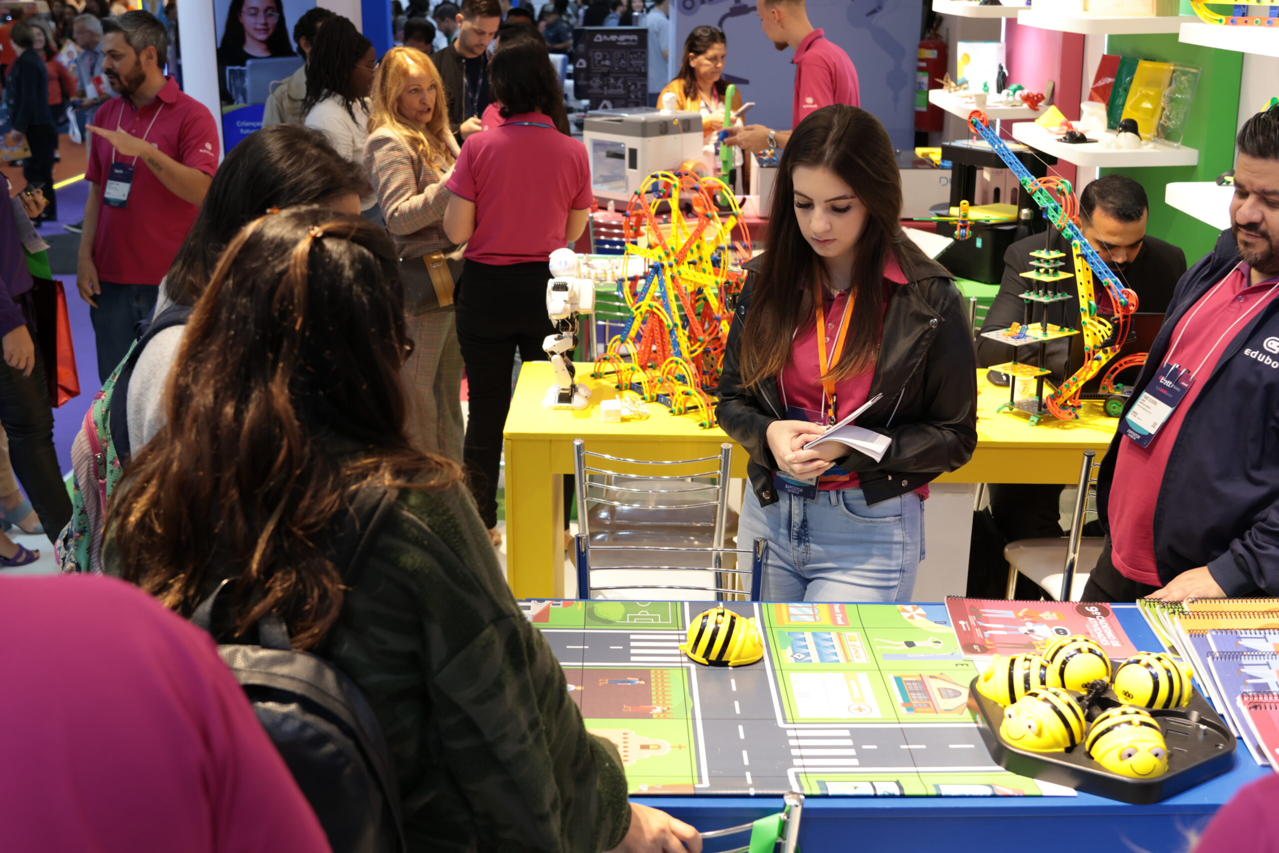 <strong>Laboratório EduCAR apresenta soluções à educação na Bett Brasil</strong>